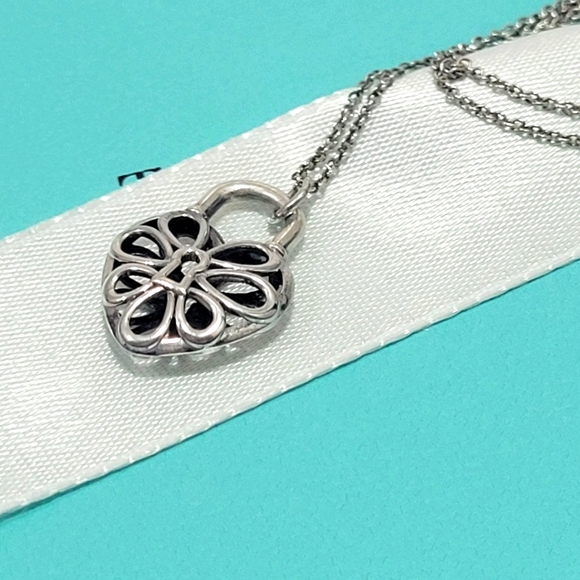 Tiffany &Co Filigree Heart Flower Padlock Pendant/necklace 16" - Picture 10 of 16